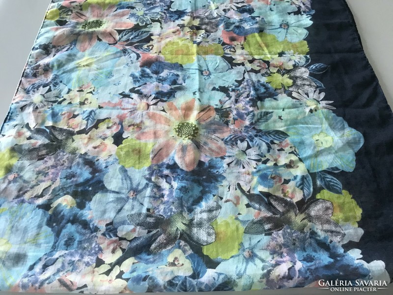Floral scarf made of thin, soft material, 165 x 54 cm