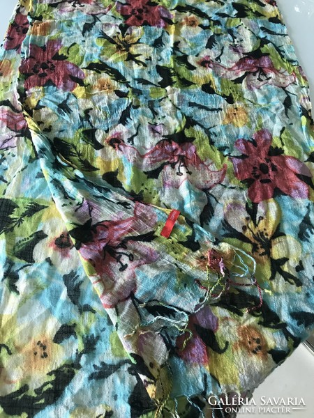 Virágos Esprit sál selyem és viszkóz keverékéből, 180 x 50 cm