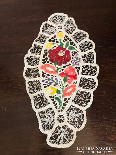 Embroidered folk tablecloth. With Hungarian pattern. 28X15 cm