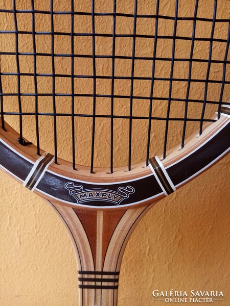 Egy pár Original Dunlop Heinz Günthardt teniszütő, tokjában