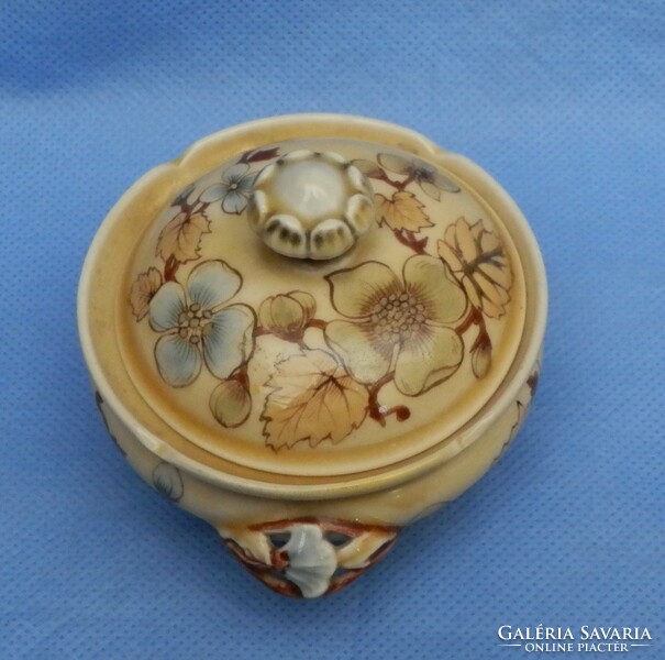 Zsolnay heart-stamped box with lid, bonbonnier