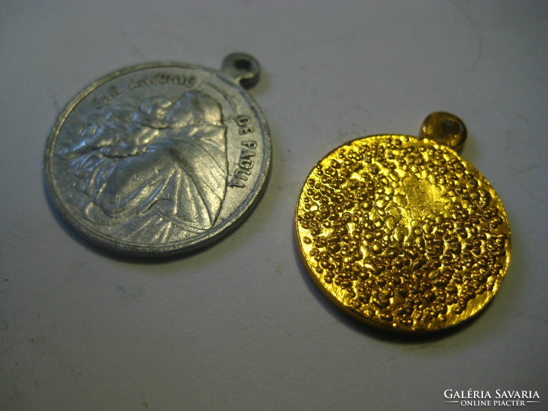 Katulikus vallási medálok  2 db  ,  16 és  20 mm   Mária és Szent Antal