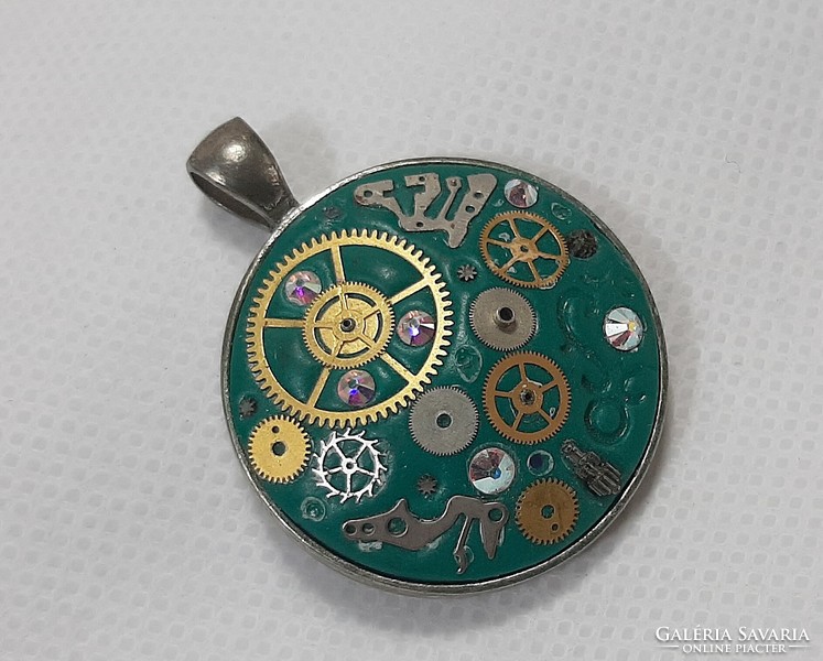 Vintage clockwork pendant