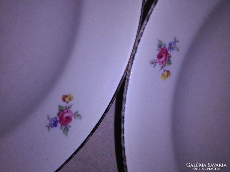 Öt darab apró virágos Zsolnay lapos tányér - együtt