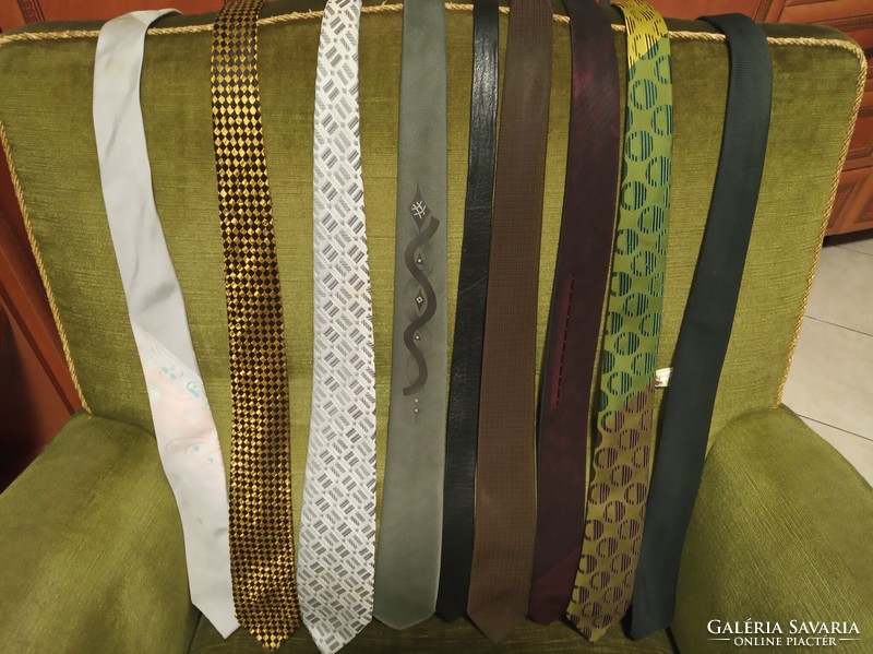 42 db, egyben: 1955-'80-as évek nyakkendői