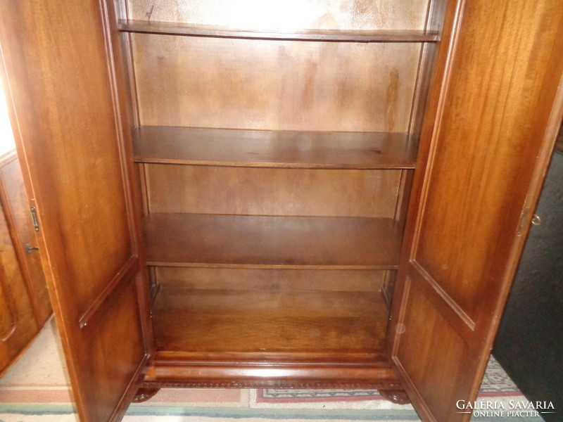 Shelf cabinet with two doors