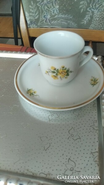 Zsolnay cup with 1 dl yellow flower