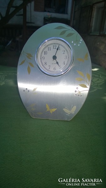 Dekoratív ezüst szinű asztali óra-ajándékba is