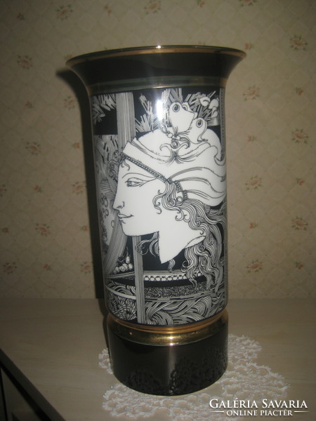 Hollóházi , Szász  Endre váza  ,  arannyal  , kézifestés , 16 x  30 cm magas