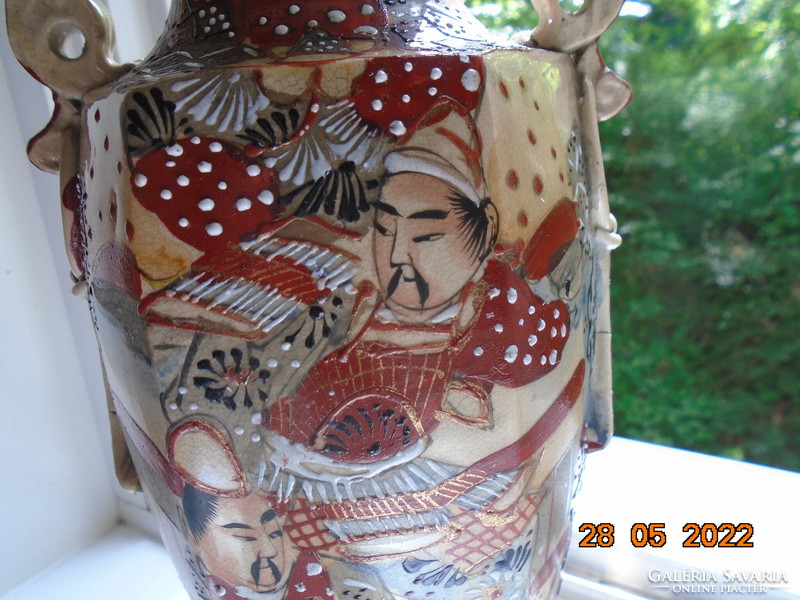 19.Japanese satsuma kyoto shinto 6 square vase with 4 lion head legs 31 cm