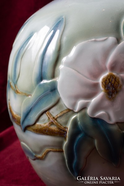 Antique Japanese vase with beautiful flowers, 19th century