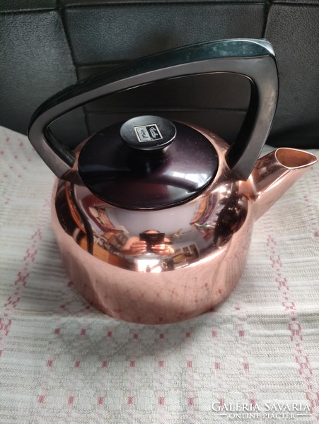 Fissler- Design teáskanna - vízforraló- rozé színű bakelit fülű.