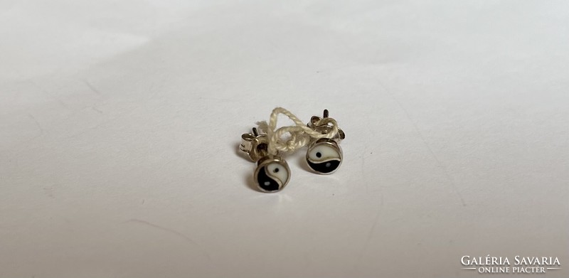 Ying-yang earrings