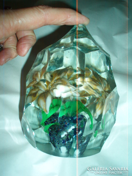 Vintage Murano? Faceted leaf weight