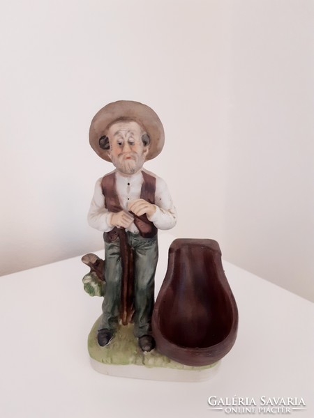 Pipe holder statue, pipatorium, English ceramics
