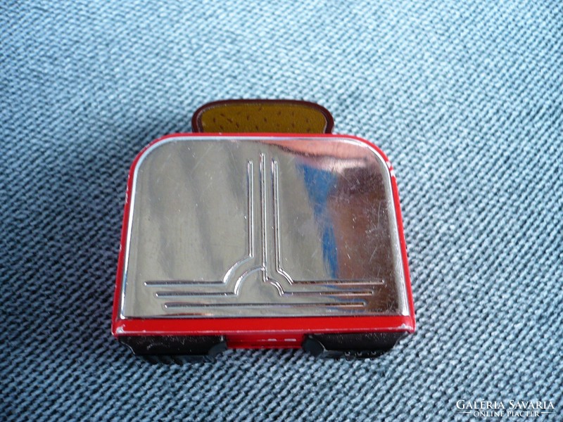 Retro metal gas toaster with toaster lighter