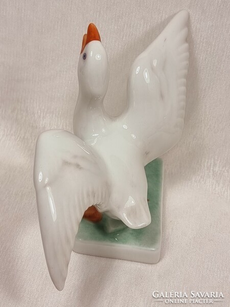 Herend tertia is a hand-painted goose in perfect condition