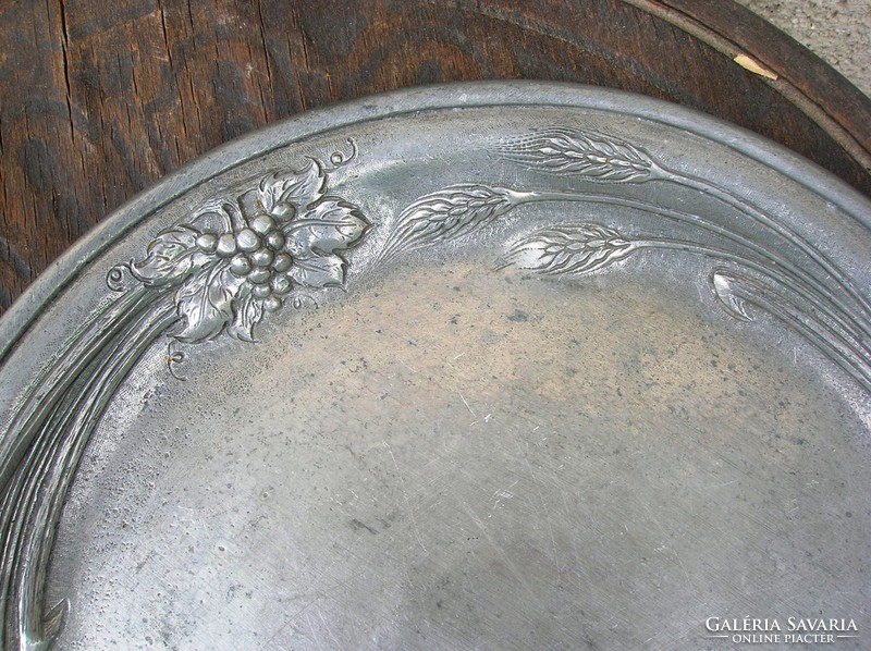 Decorative tin bowl