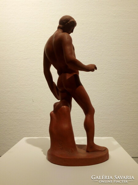 Jelzett, hibátlan, diszkoszvető férfi akt terrakotta szobor