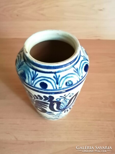Marked corundum ceramic vase 15.5 cm high (21 / d)