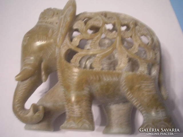 U11 Jade kőből faragott művészi elefántcsalád ritkaság a hasában a bébivel eladó