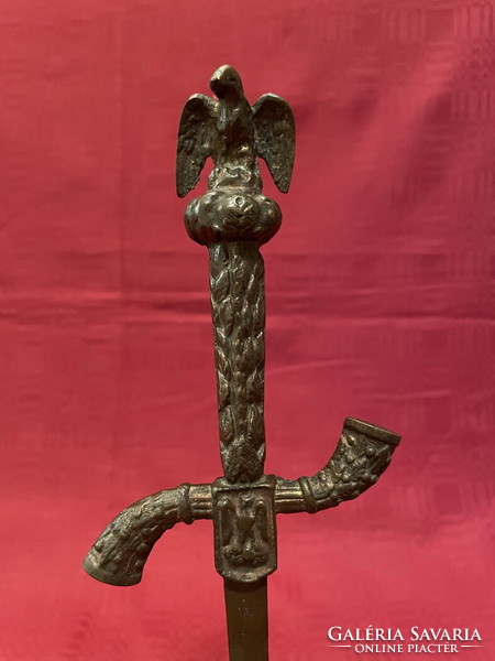 Dagger with eagle statue on the handle