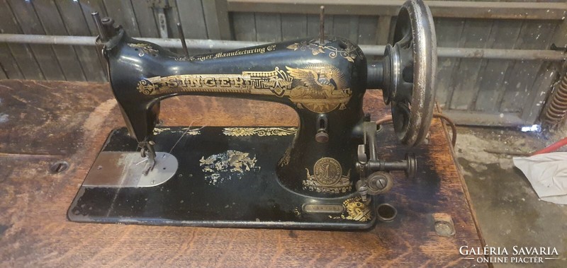 Singer sewing machine in very nice condition on a multifunction stand.