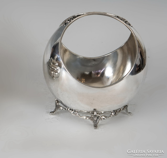 Silver round offering