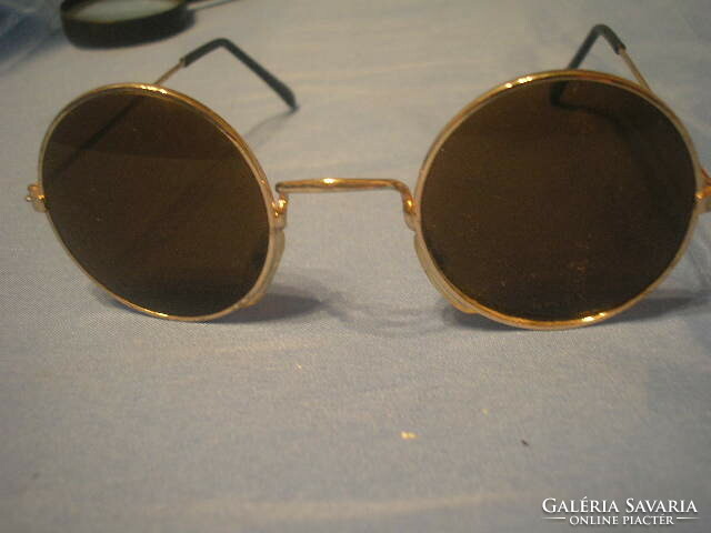 N 40 John Lennon profi sötét aranyozott keretben napszemüveg kuriózum ritkaság  a tokjában eladó