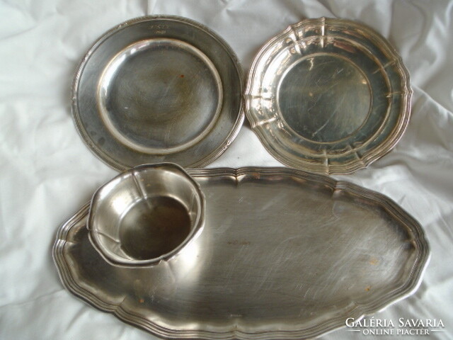 Ii.Vhs. Antique trays from 1940-42 1 piece round offering not from the 40s is more from the 60s