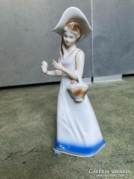 Girl with hat porcelain Romanian arpo