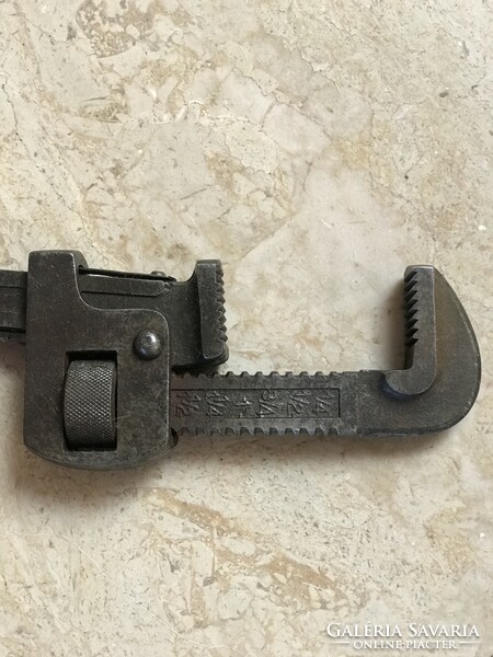 Old pipe clamp tool