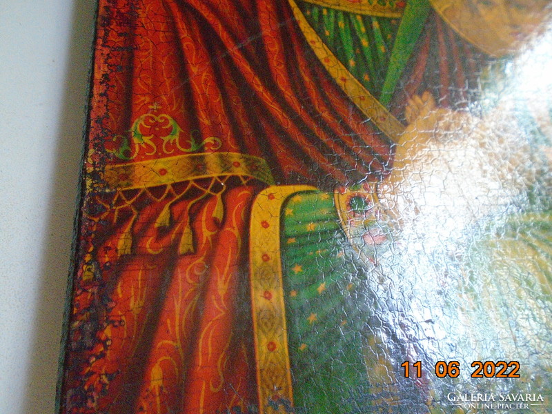 Régi festmény nyomata A megkoronázott Mária a Kisdeddel fa lapon kifejező forma és színvilággal