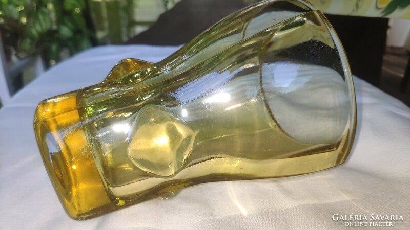 Vladislav Urban tervezte cseh préselt üveg váza