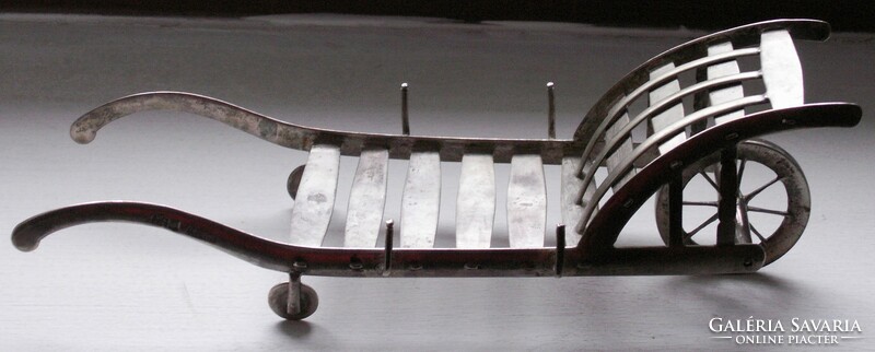 Ezüst asztali talicska pészah  ételnek.'XIX. század második fele
