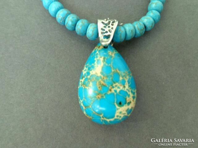 Turquoise necklace with pendant