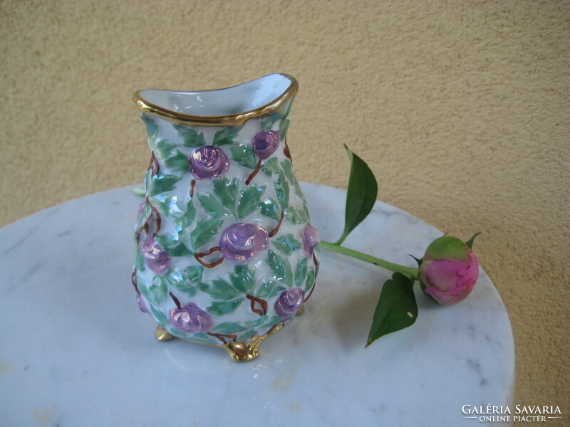 Zsolnay , Nikelsky váza  , szép aranyozással, az 1920 as évekből  10 cm  . Ritka !!