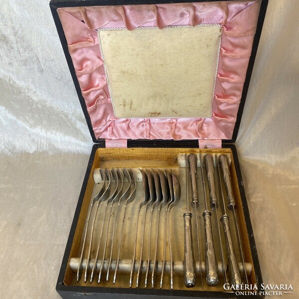 Cutlery set in box