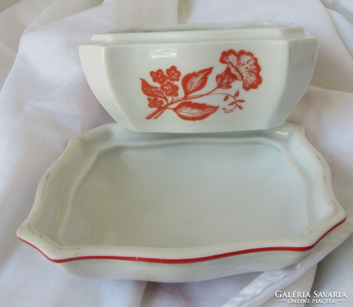 Zsolnay virágmintás porcelán bonbonier, jelzett, 10,2 x 10,2 x 6 cm.
