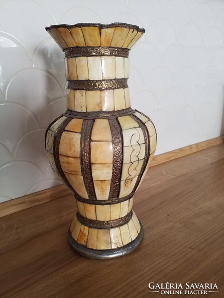 Copper vase decorated with bone inlay