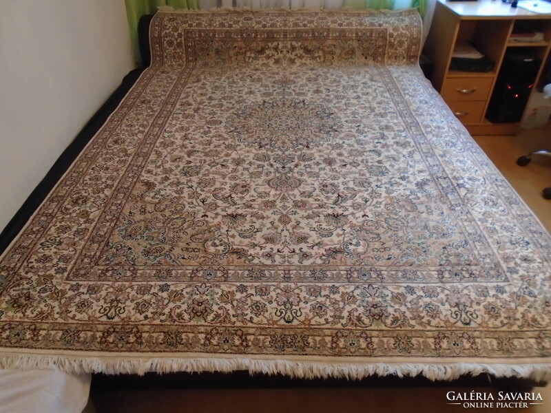 Szép hibátlan kézi csomózású nagy Kasmír selyem szőnyeg  tiszta azonnal felteríthető állapotban