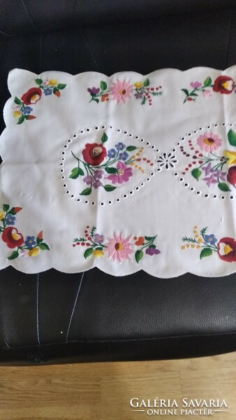 Risel embroidered tablecloth 1800ft