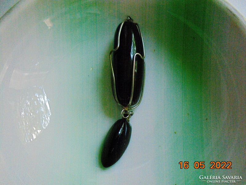 Obsidian two-part pendant in socket