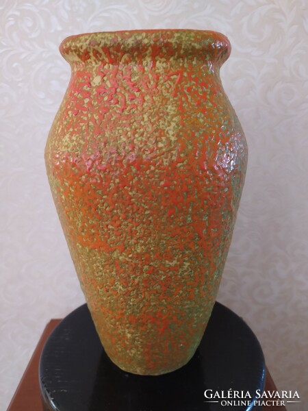 Pesthidegkút -  ritkább festésű retro váza, hibátlan, 26 cm
