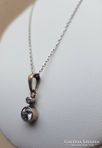 Silver buton pendant necklace