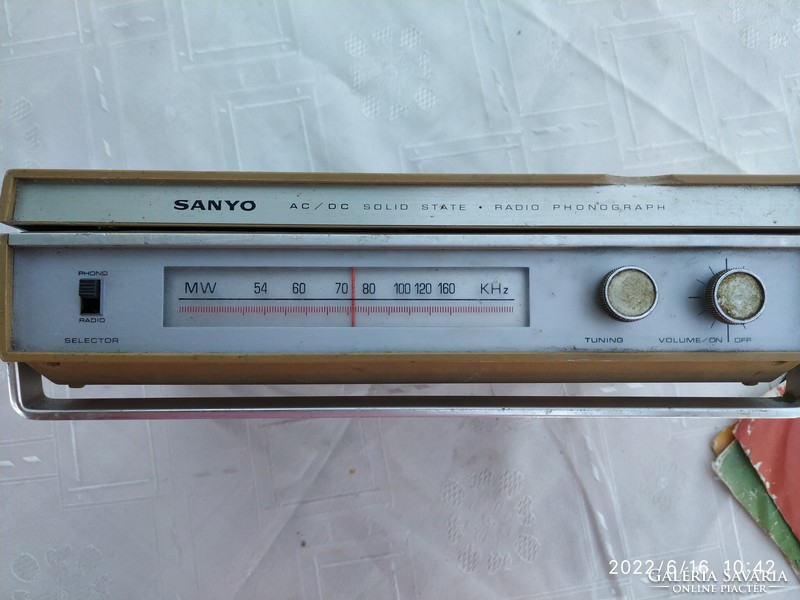 Retro sanyo radio, turntable for sale!