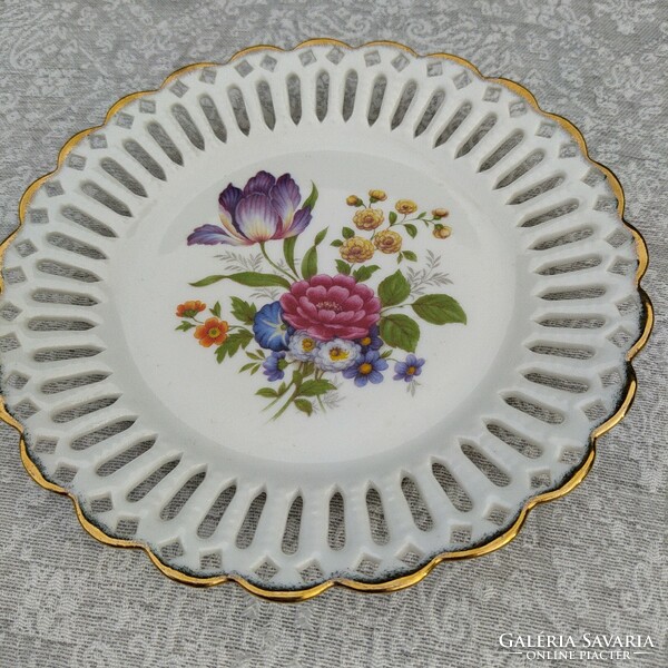 Openwork porcelain bowl with floral gilded edges