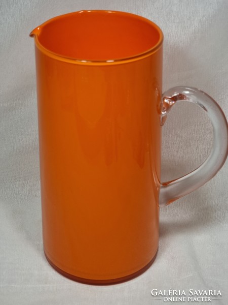 Narancssárga- dupla falú üveg kancsó, jelzés nélkül, ismeretlen műhely munkája, XX.szd második fele