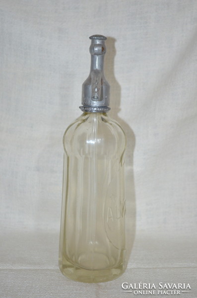 Occasional soda bottle with identical head 1937 ( dbz 00120 )