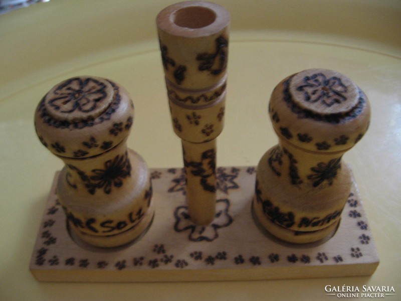 Table craft wooden salt and pepper spice holder